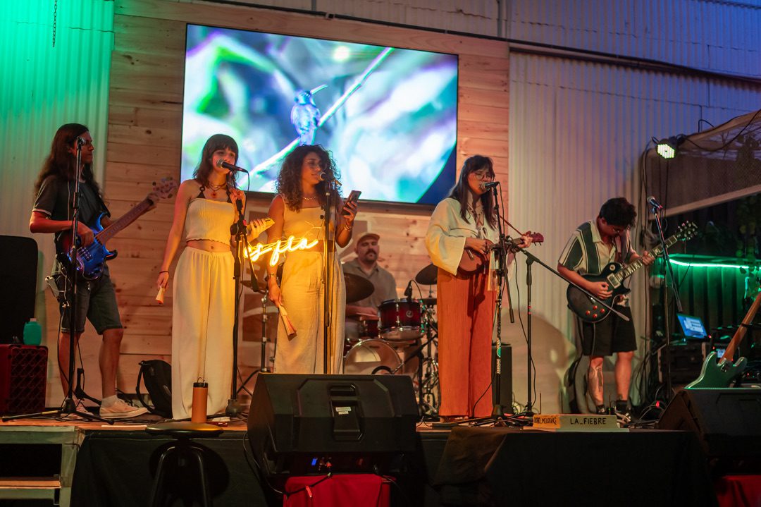 es fio y su banda en vivo en Oasis